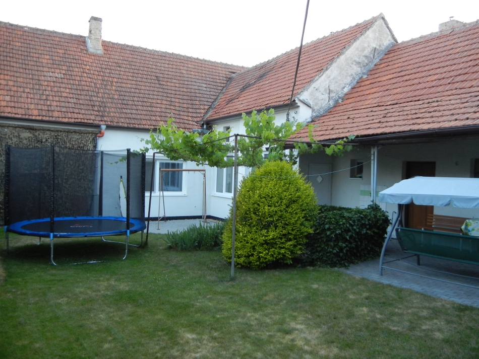 Ubytov�n� ve Strachot�n� - fotogalerie