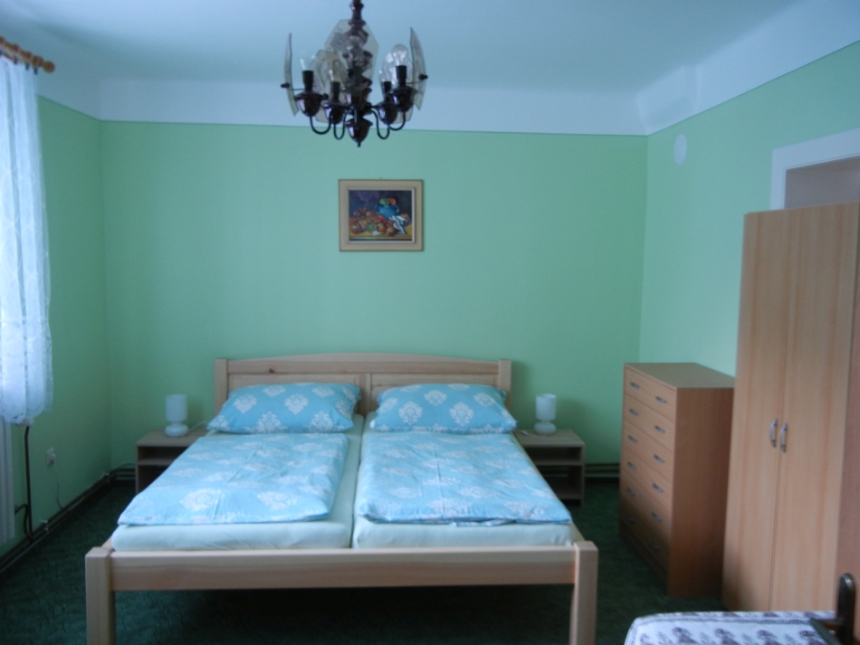 Ubytov�n� ve Strachot�n� - fotogalerie